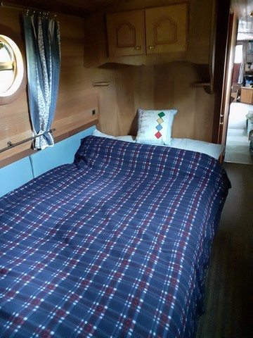 Shared narrow boat Zenith