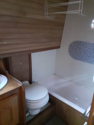 Shared narrow boat Zenith