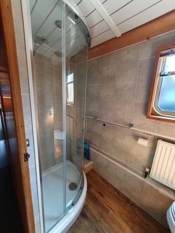 Shared narrow boat Castleber