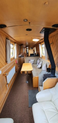 Shared narrow boat Middlewood