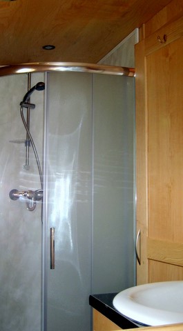 Shared narrow boat Minuet