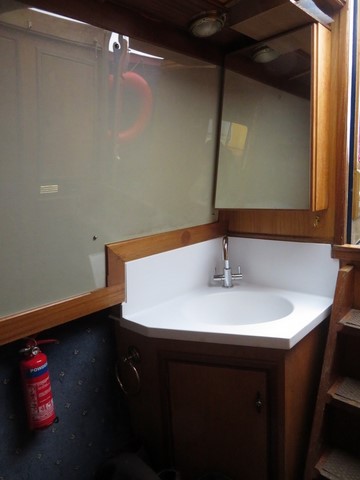 Shared narrow boat Conqueror