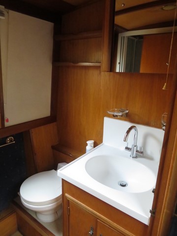 Shared narrow boat Conqueror