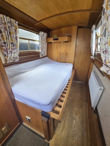 Shared narrow boat Vulcan