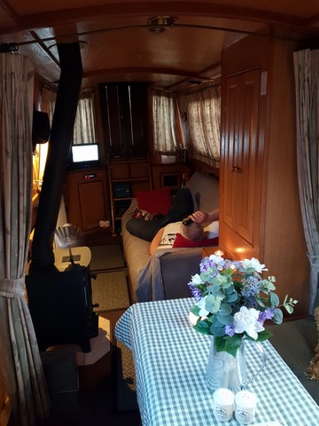 Shared narrow boat Compton