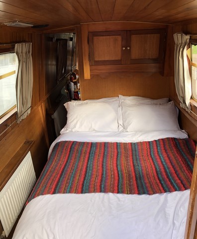 Shared narrow boat Stella