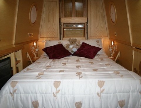 Shared narrow boat Oakmere 10