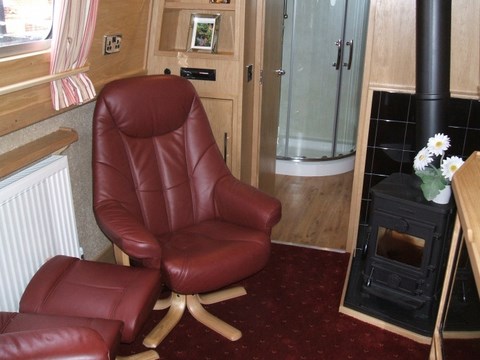 Shared narrow boat Breaking Dawn