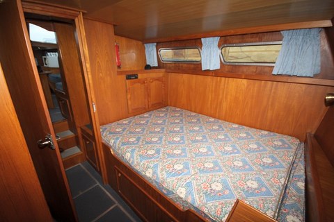 Shared steel cruiser based on the River Thames