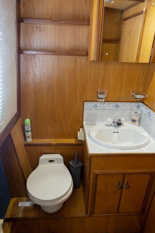 Shared narrow boat Conqueror