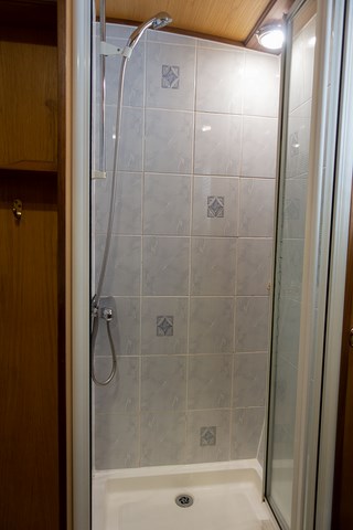 Shared narrow boat Conqueror