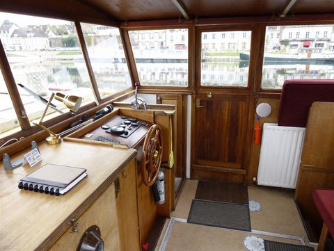 Shared Dutch Barge Decize