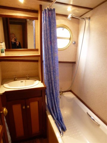 Shared Dutch Barge Decize