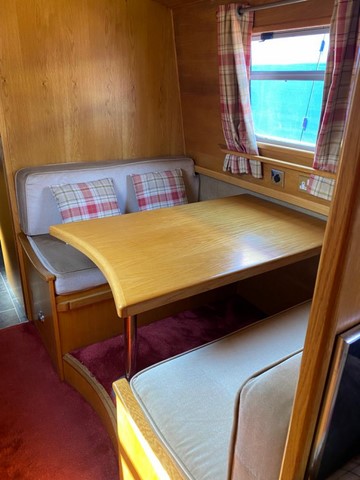 Shared narrow boat Little Dawn