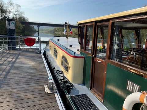 Shared Dutch Barge Dorney