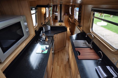 Shared narrow boat EOS