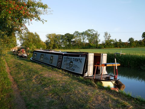 Shared narrow boat Little Dawn