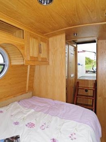 Shared narrow boat Little Dawn