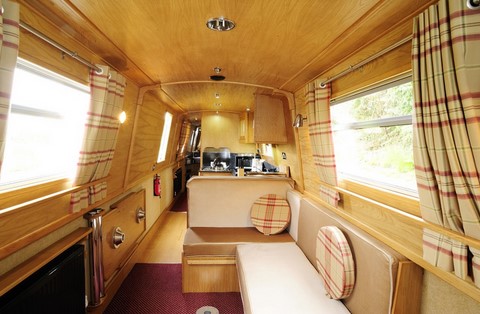 Shared narrow boat Little Dawn