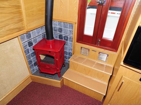 Shared narrow boat Little Dawn