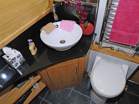 Shared narrow boat Little Dawn