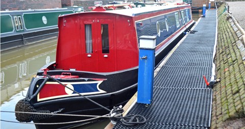 Shared narrow boat Solace