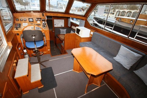 Shared steel cruiser based on the River Thames