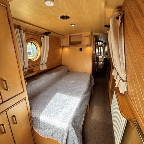 Shared narrow boat Apperley