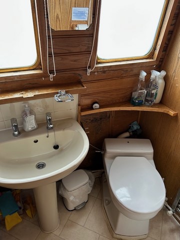 Shared narrow boat Mandarin