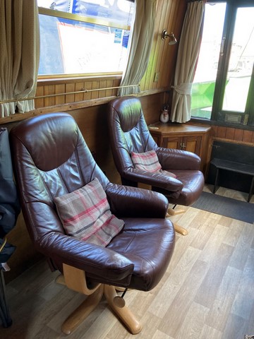 Shared narrow boat Oasis Too interior