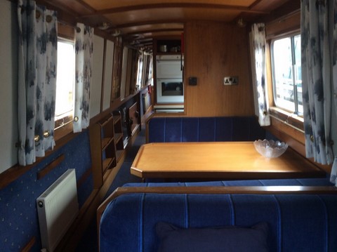 Shared narrow boat Conqueror