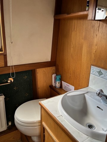 Shared narrow boat Benbow 8