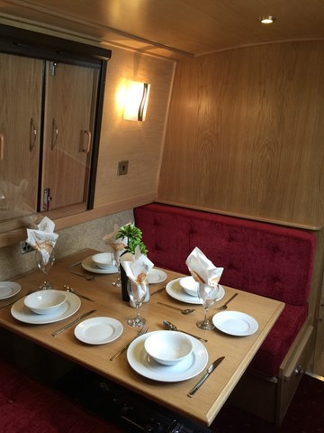 Shared narrow boat Dawn Til Dusk