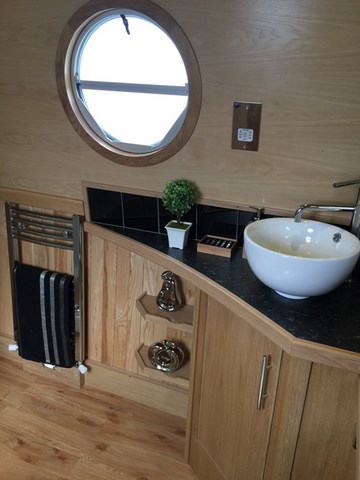 Shared narrow boat Dawn Til Dusk