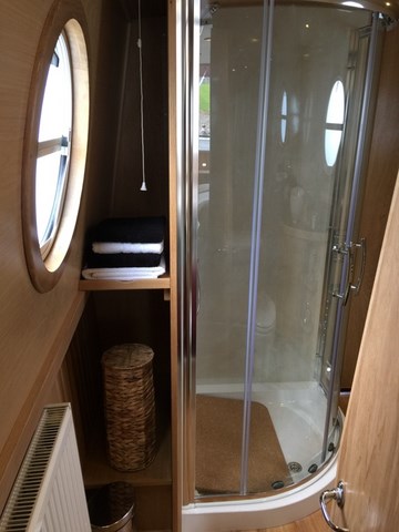 Shared narrow boat Dawn Til Dusk