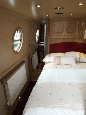 Shared narrow boat Dawn Til Dusk