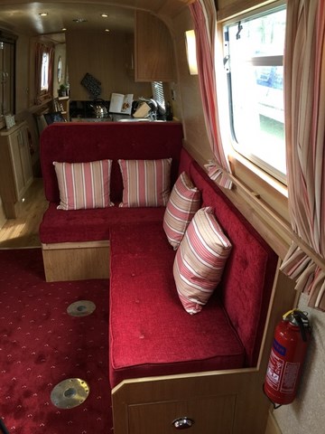 Shared narrow boat Dawn Til Dusk