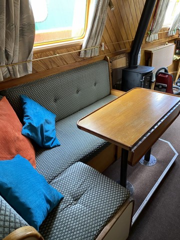 Shared narrow boat Honeystreet