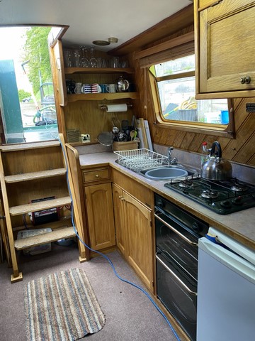 Shared narrow boat Honeystreet