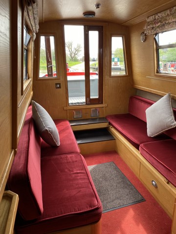 Shared narrow boat Dawn Chorus