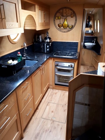 Shared narrow boat Oakmere 3