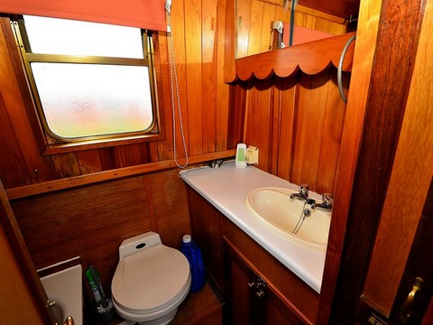 Shared narrow boat Omega