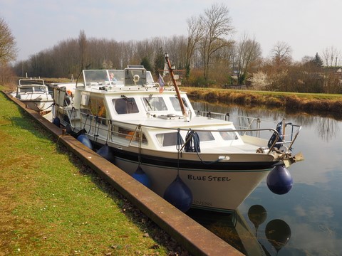 Shared steel cruiser based Blue Steel based in France
