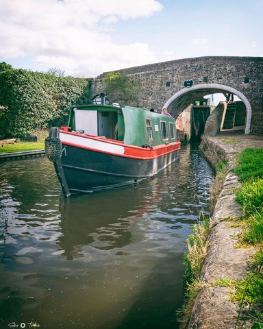 Shared narrow boat Jemima D
