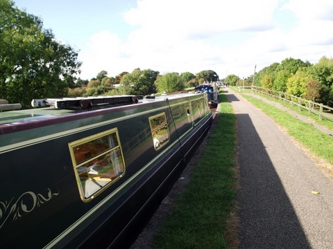 Shared narrow boat Streamline