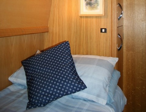 Shared narrow boat Little Dawn