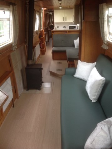 Shared narrow boat Sandalwood