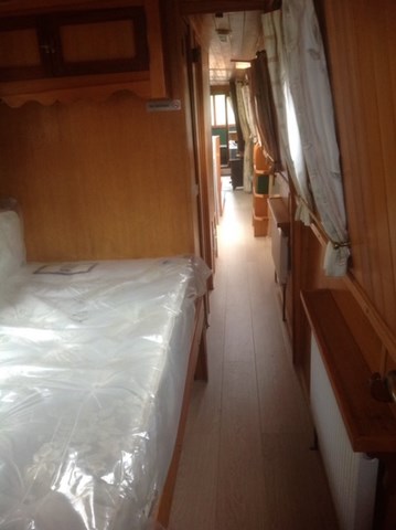 Shared narrow boat Sandalwood