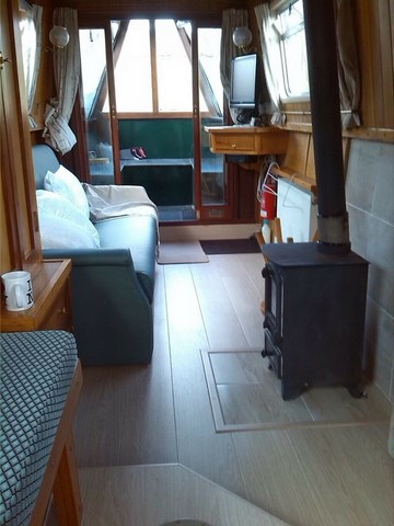 Shared narrow boat Sandalwood