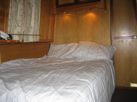 Shared narrow boat Sandalwood